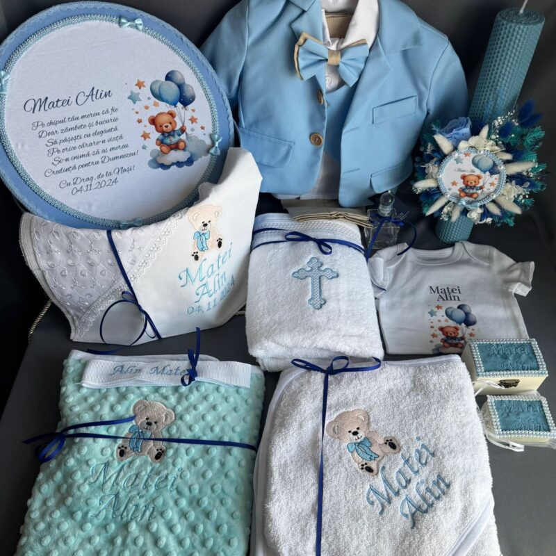 Set Trusou Ursulet Albastru cu lumanare fagure si costum