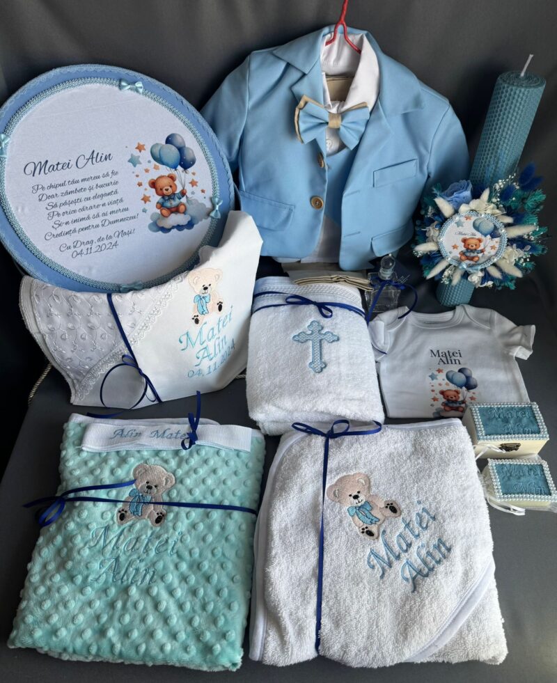 Set Trusou Ursulet Albastru cu lumanare fagure si costum