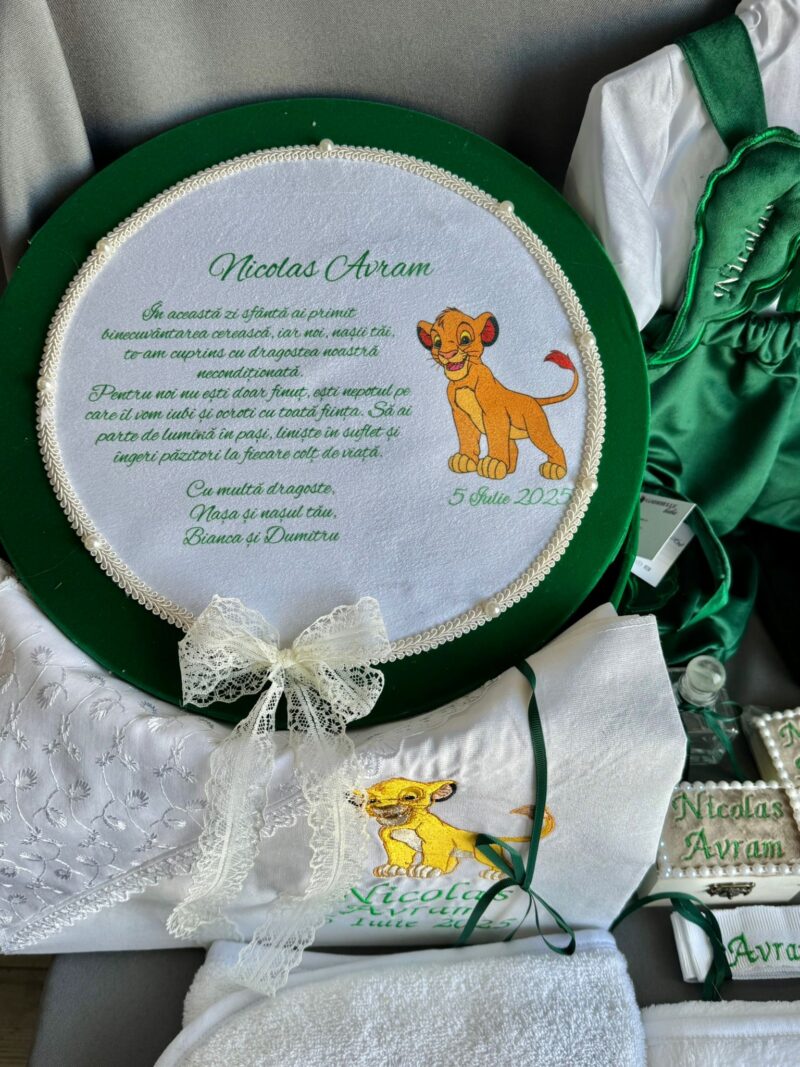 Set trusou Regele Leu cu lumanare si costum cu aripi personalizat