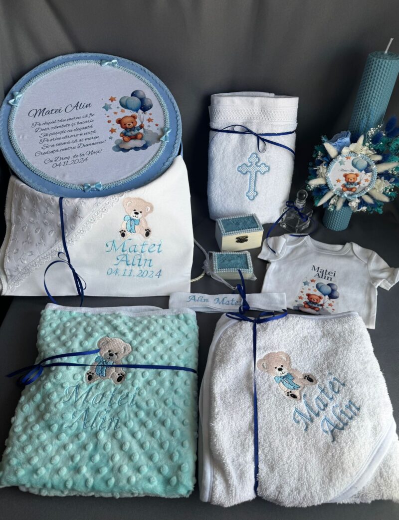 Set Trusou Ursulet Albastru cu lumanare fagure si costum