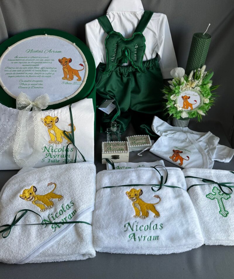 Set trusou Regele Leu cu lumanare si costum cu aripi personalizat
